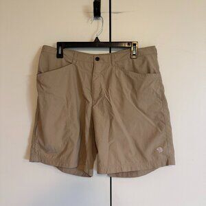 Mountain Hardware khaki short XL